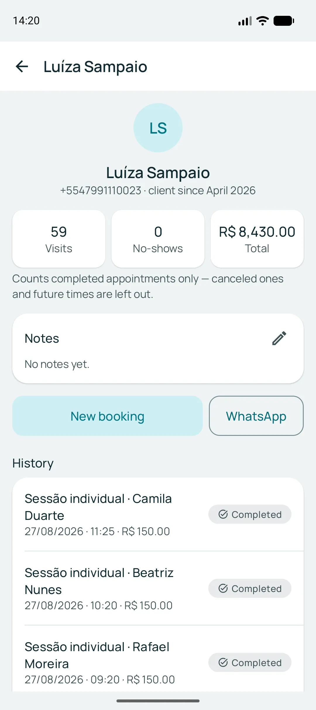 A client record in the app: visits, no-shows and total spent up top, the note field, and below it the booking history with date and service.