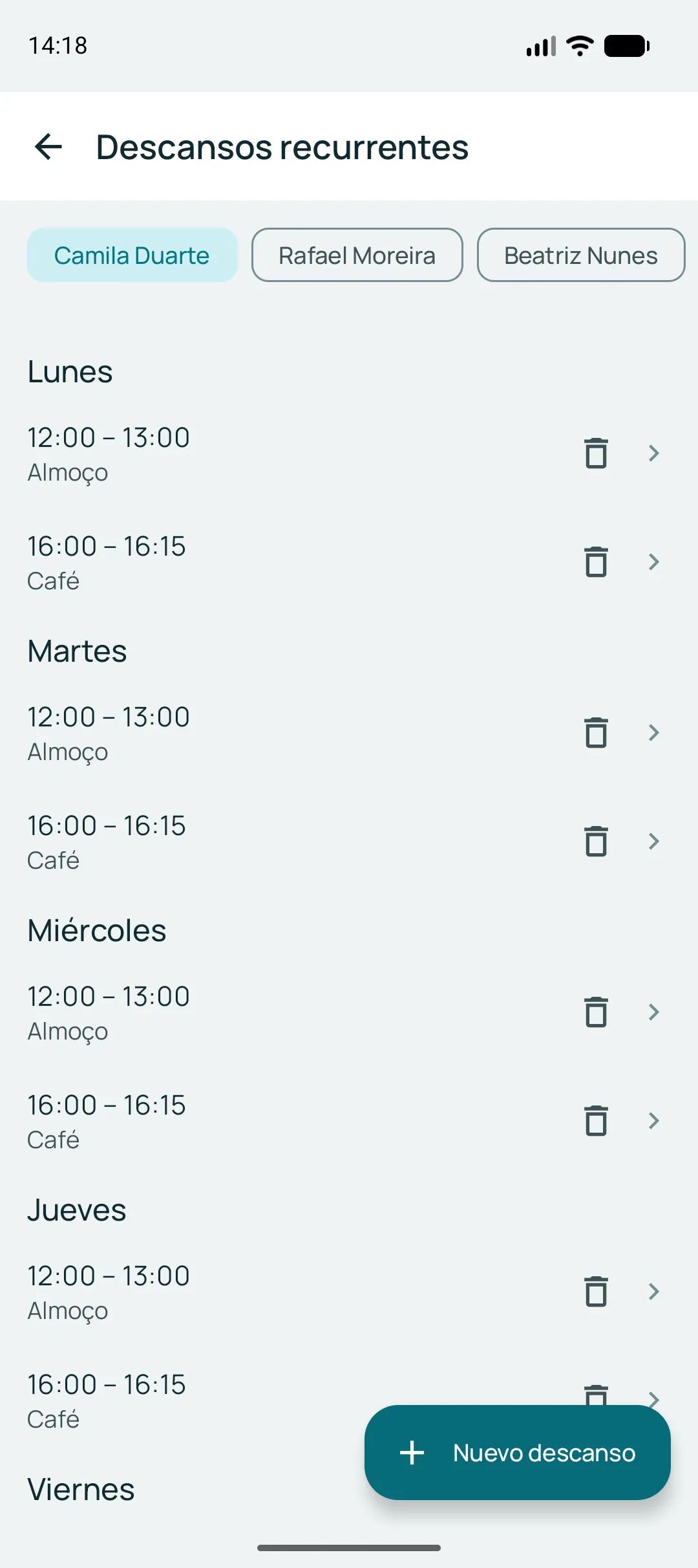 Pantalla de pausas recurrentes: almuerzo de 12h a 13h y un intervalo de 15 minutos a las 16h, repetidos de lunes a jueves.