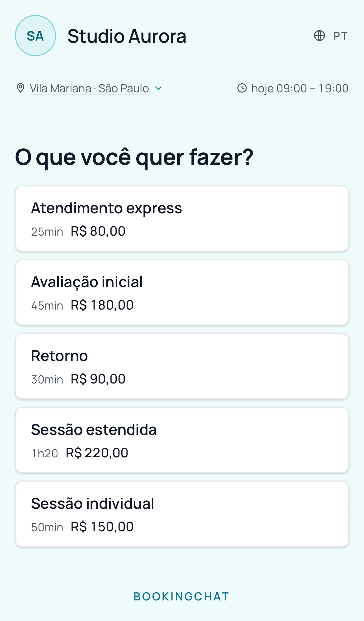 Página de agendamento no celular do cliente: nome do negócio, endereço, horário de funcionamento e a lista de serviços com duração e preço.