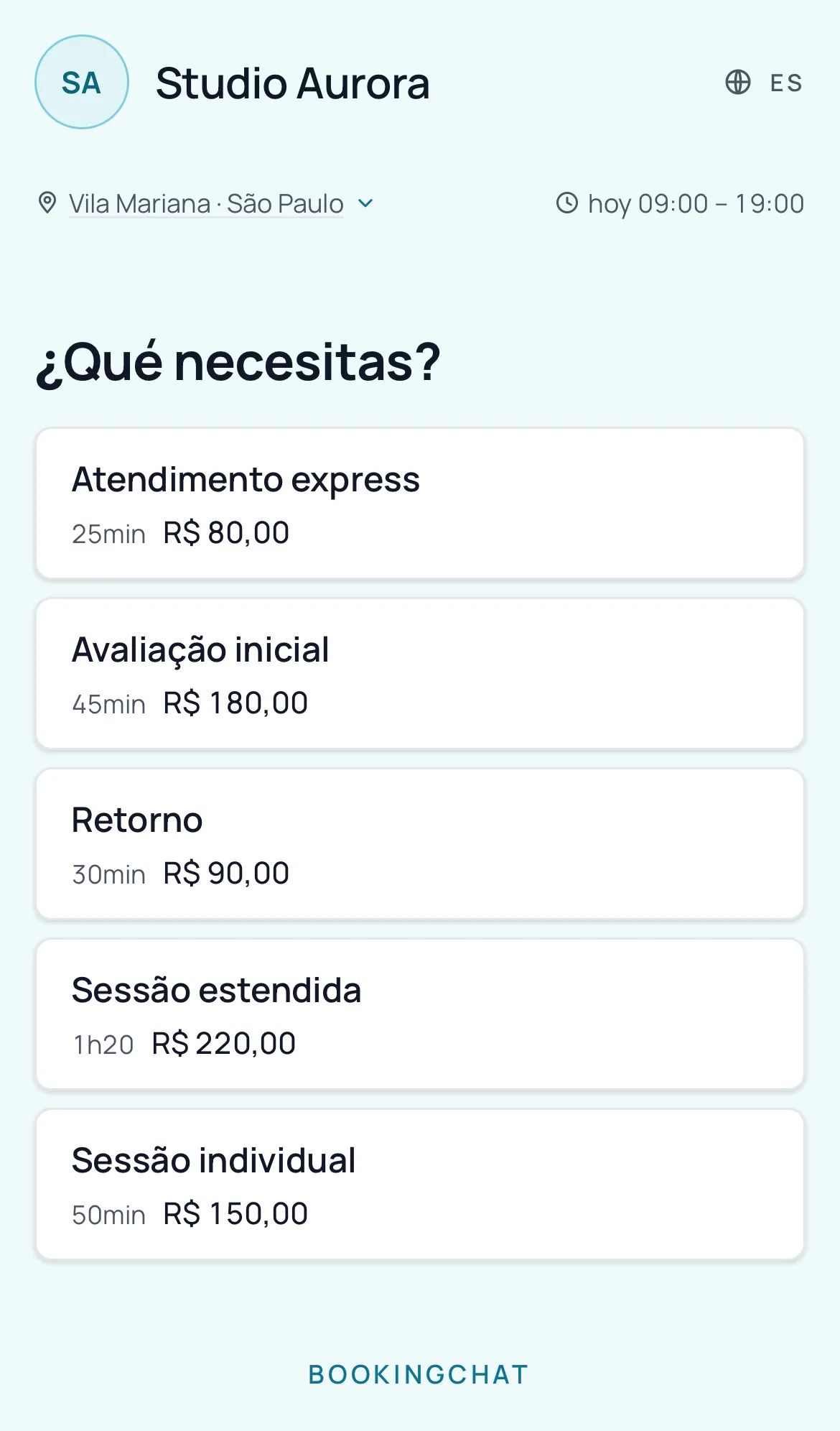 Página de reservas en el celular del cliente: nombre del negocio, dirección, horario de atención y la lista de servicios con duración y precio.